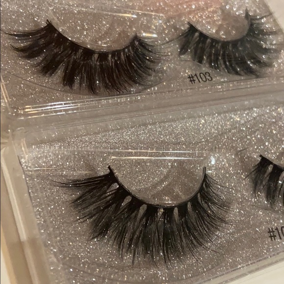 LASHES - Picture 2 of 2